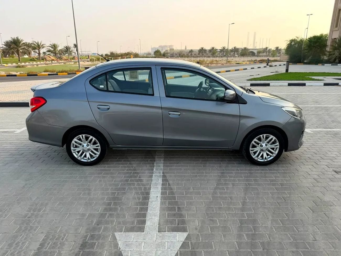 Mitsubishi Attrage GLX MID