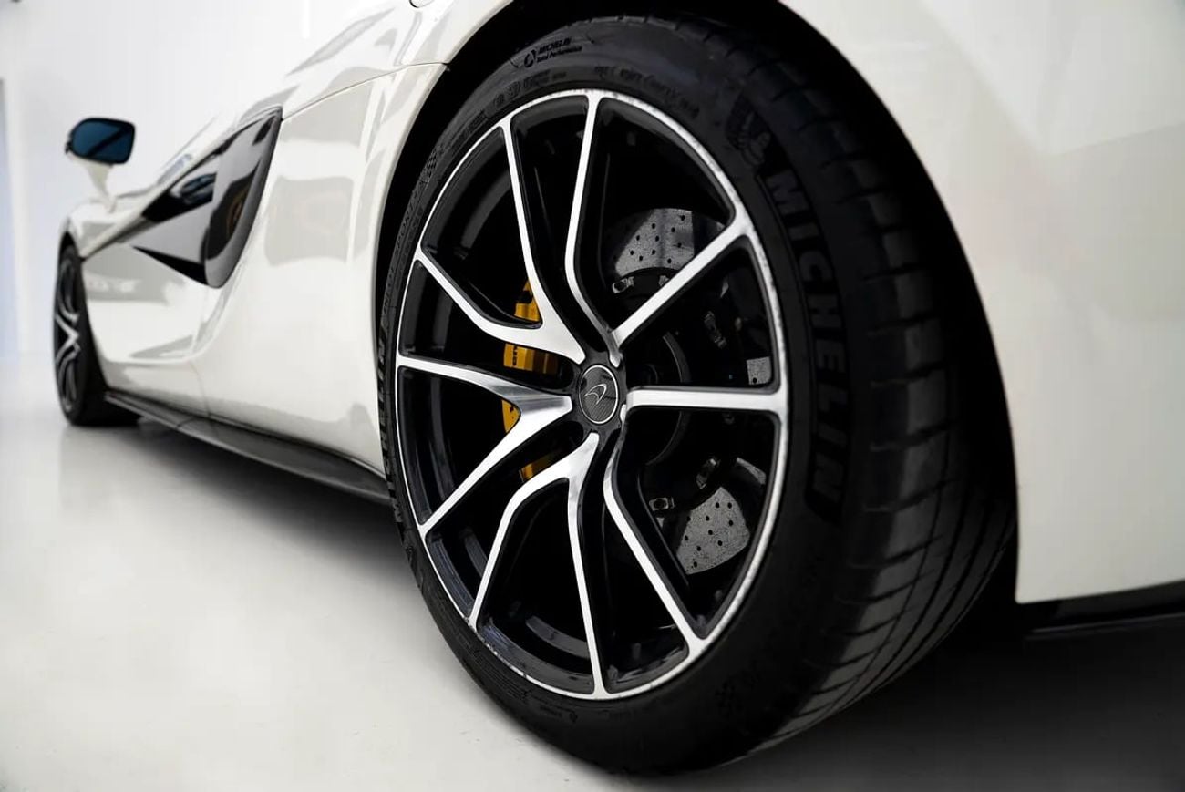 مكلارين 570S ستاندارد GCC SPECS | VISIBLE CARBON FIBRE | 31,109 KM