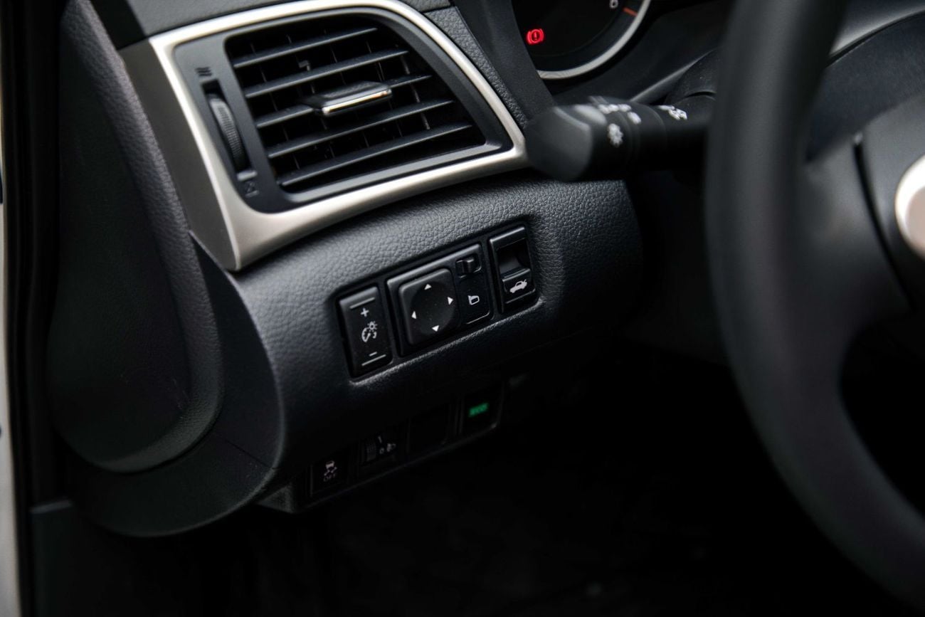 Nissan Sylphy XE COMFORT 1.6L - White Inside Black | Export Only