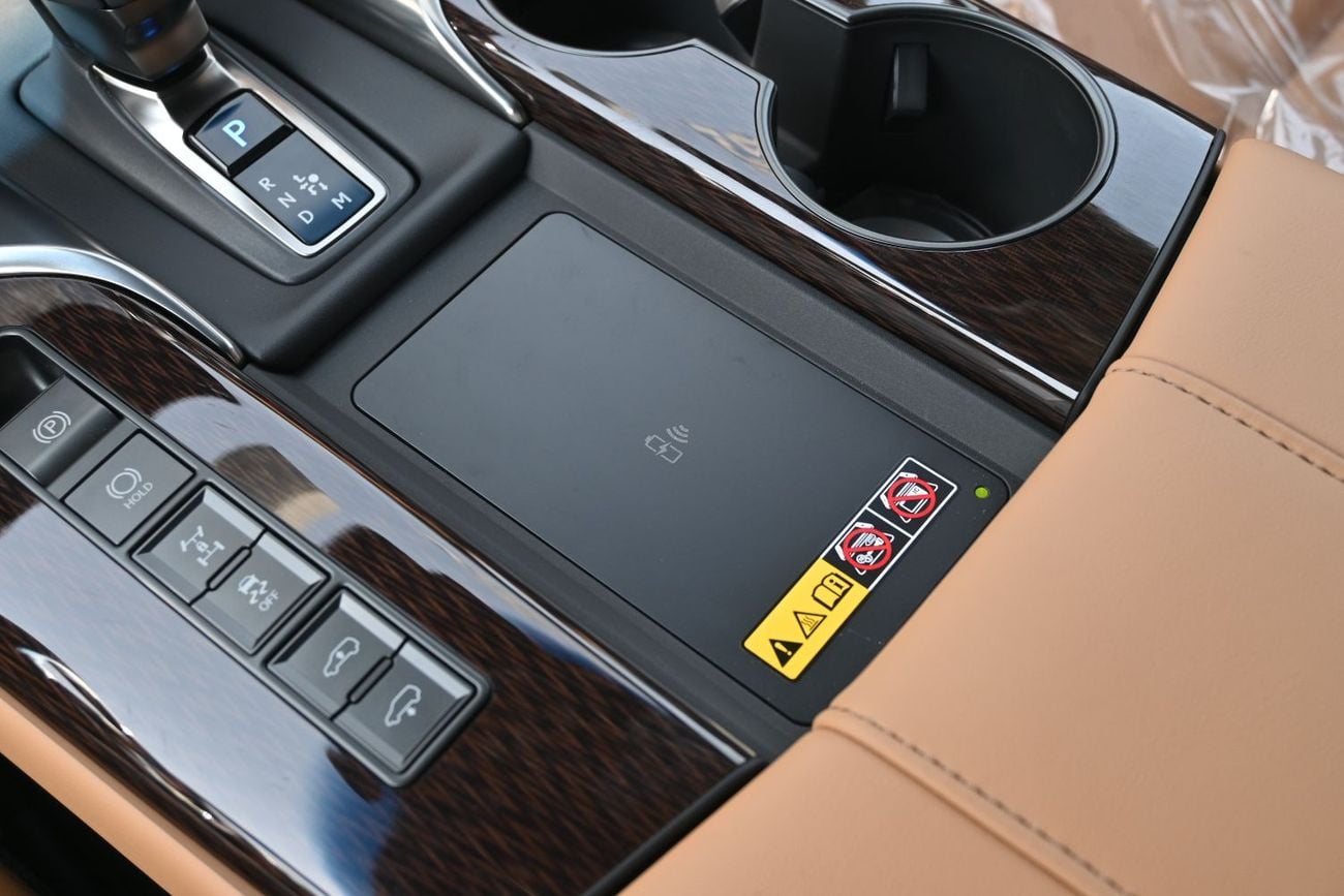 لكزس LX 700h SIGNATURE محرك V6 سعة 3.5 لتر بشاحن توربيني مزدوج + هجين، موديل 2026، اللون رمادي