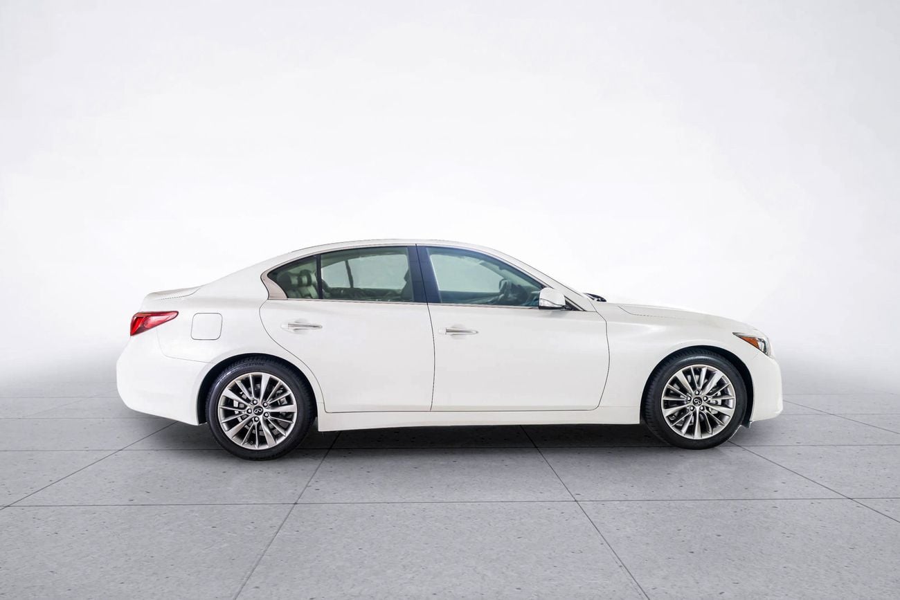 Infiniti Q50 LUXE 3.0