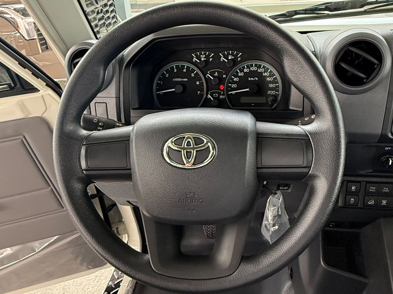 تويوتا لاند كروزر 70 LAND CRUISER GRJ 78 4.0 V6 AUTOMATIC 2026 TOYOTA LAND CRUISER GRJ 78 4.0 V6 AUTOMATIC **التصدير فقط خارج الخليج****EXPORT ONLY**