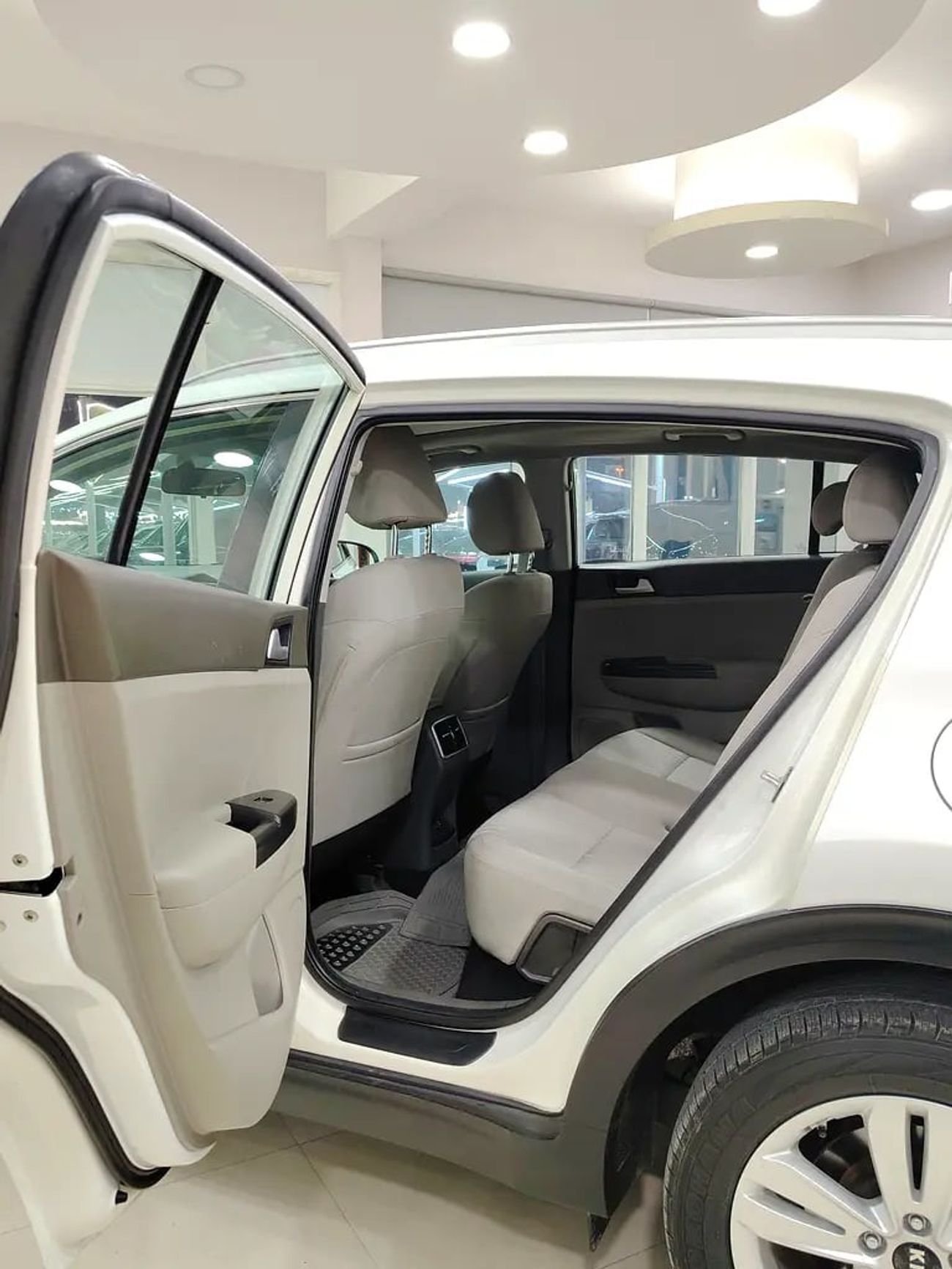 Kia Sportage LX STANDARD LX STD Mid 2.0L GCC