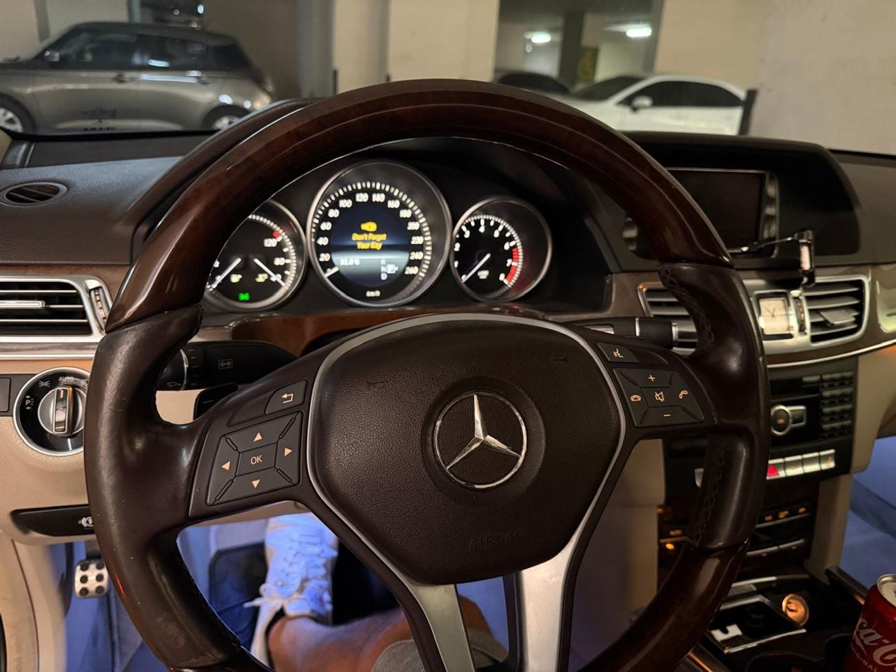 مرسيدس بنز E 350 سبورتس مرسيدس بنز الفئة E - سيارة سيدان ألمانية فاخرة. استمتع بتجربة هندسة ألمانية فائقة، وراحة استثنائية،