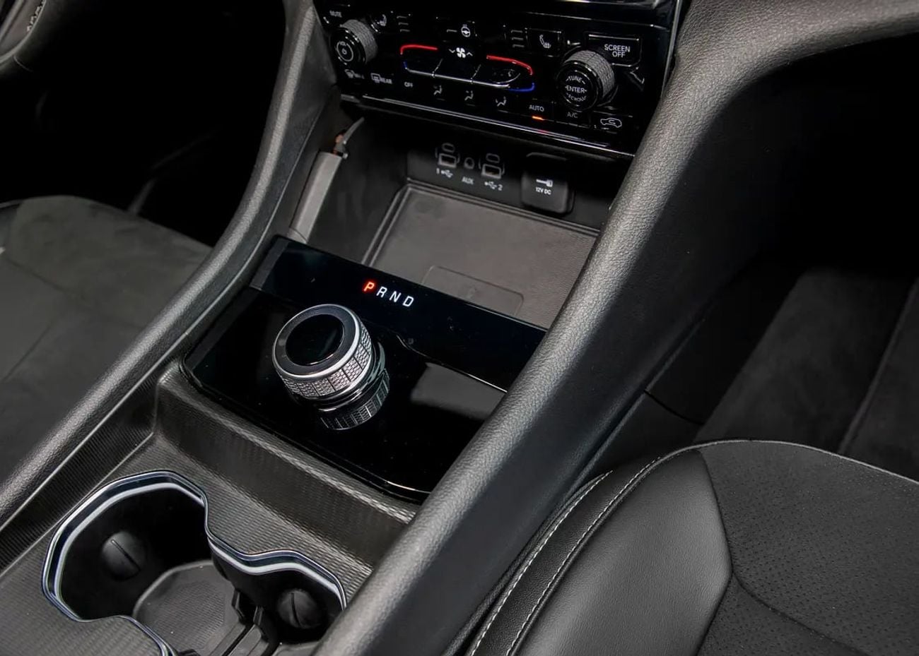 Jeep Grand Cherokee ALTITUDE Black Edition • 0% DP Available • FDSH • Warranty • GCC Specs