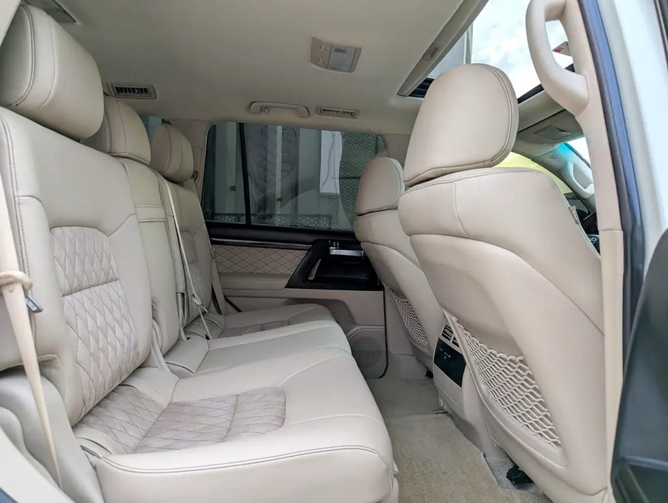 تويوتا لاند كروزر GXR V8 FULL OPTION GCC IN EXCELLENT CONDITION