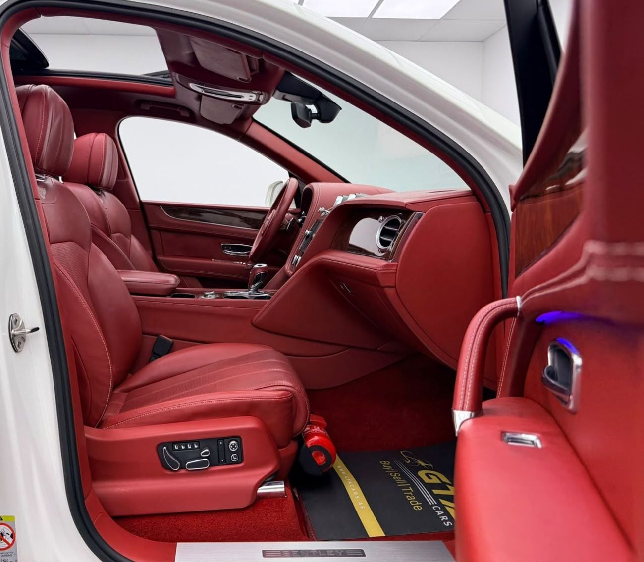 Bentley Bentayga SIGNATURE 2018 Bentley Bentayga W12, Service History, Fully Loaded, Excellent Condition, GCC