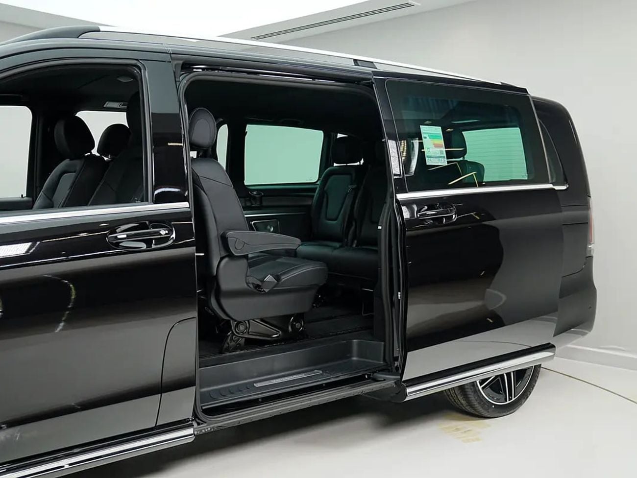 مرسيدس بنز V 300 AVANTGARDE Dealer WARRANTY | GCC SPECS | V300 AMG Line