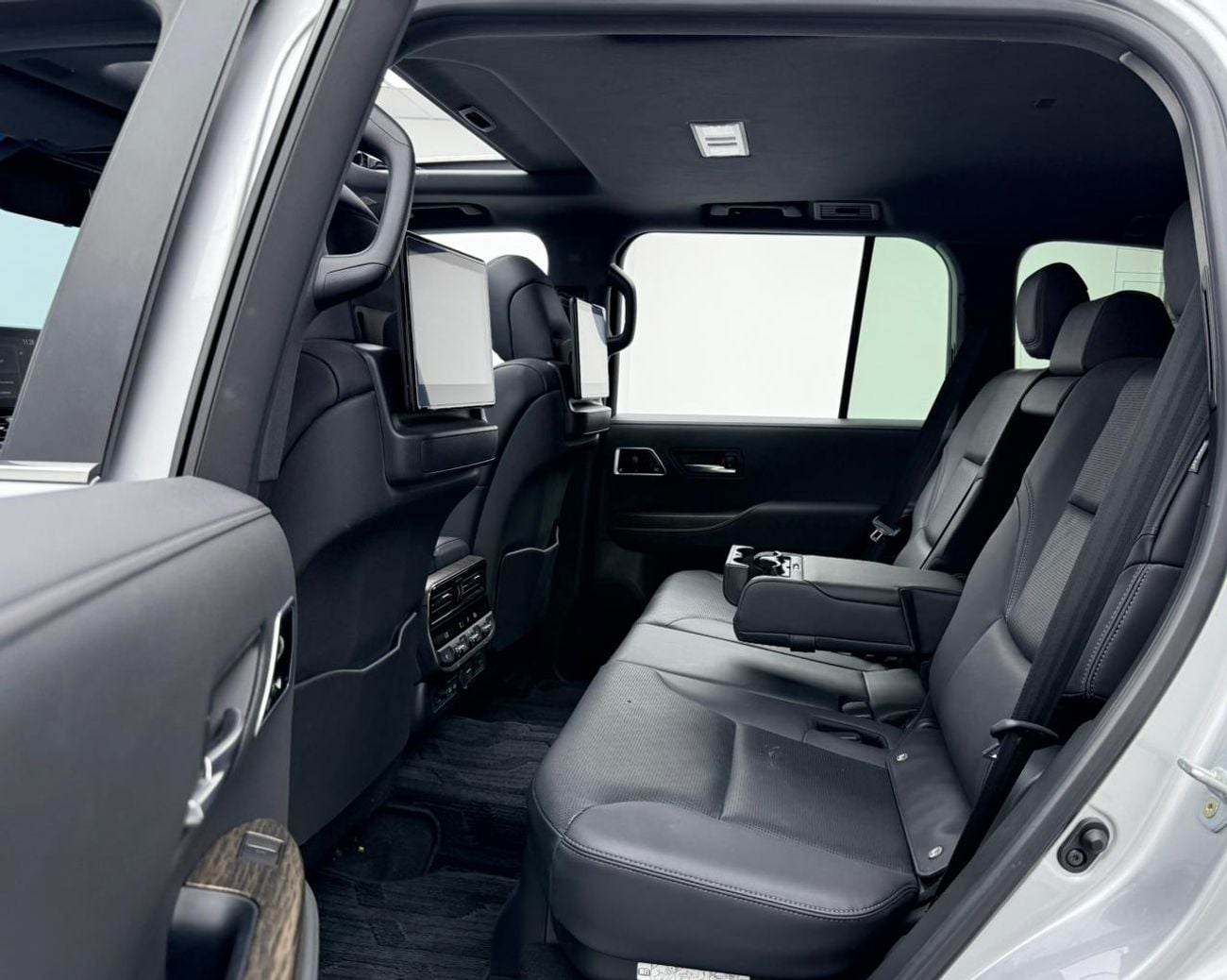 Toyota Land Cruiser VXR 2024 Toyota Land Cruiser VXR, 2027 Toyota Warranty, Full Toyota Service History, Fully Loaded, GCC