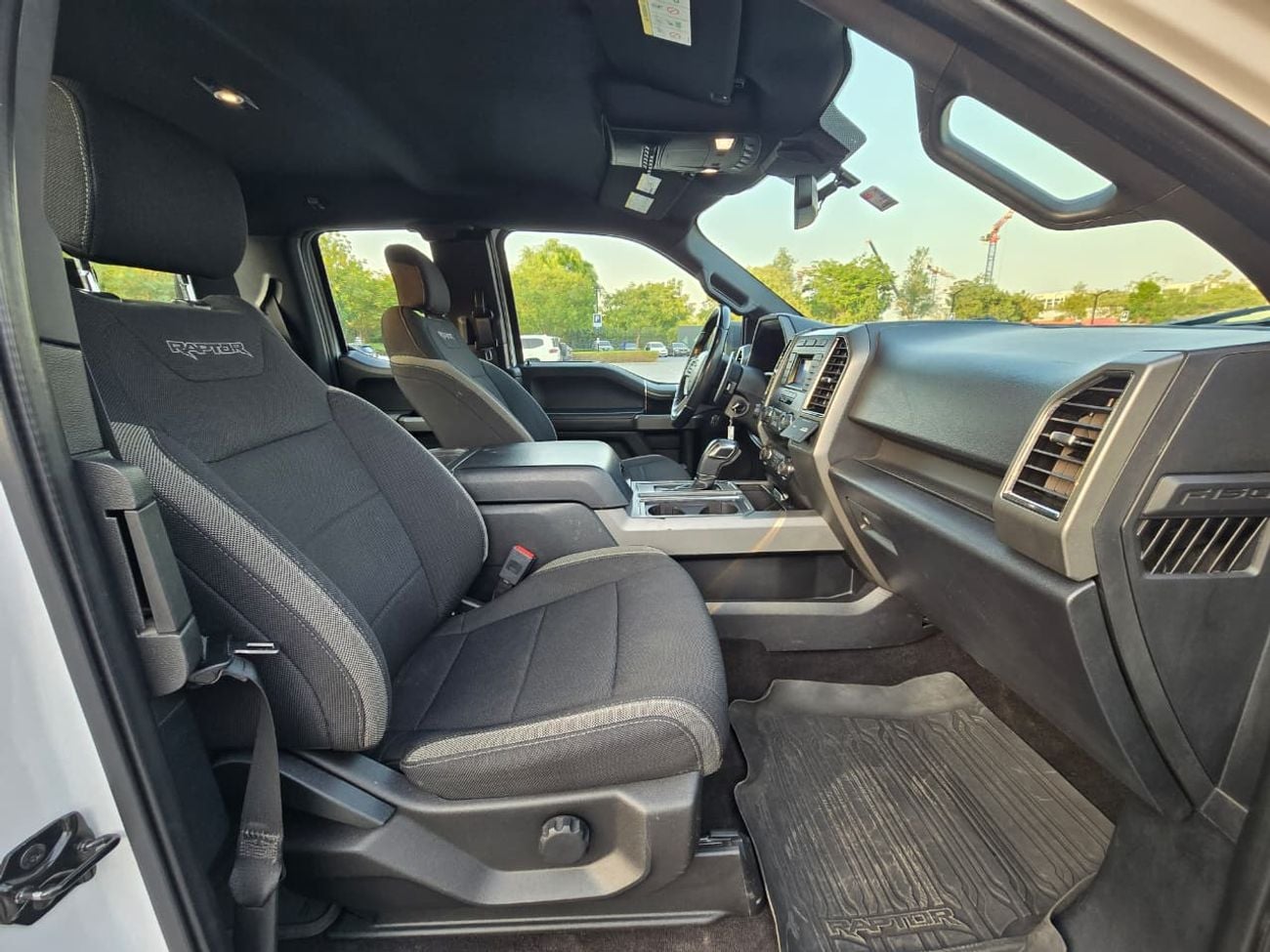 Ford F-150 RAPTOR CREW CAB MID Ford F-150 Raptor 2019 | GCC Specs | Orginal paint | Pristine Condition | 2Keys | Single owner |