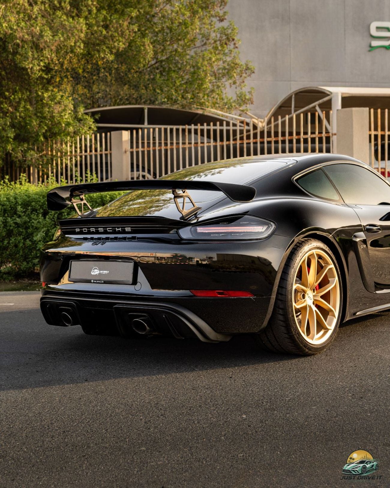 Porsche 718 Cayman GT4