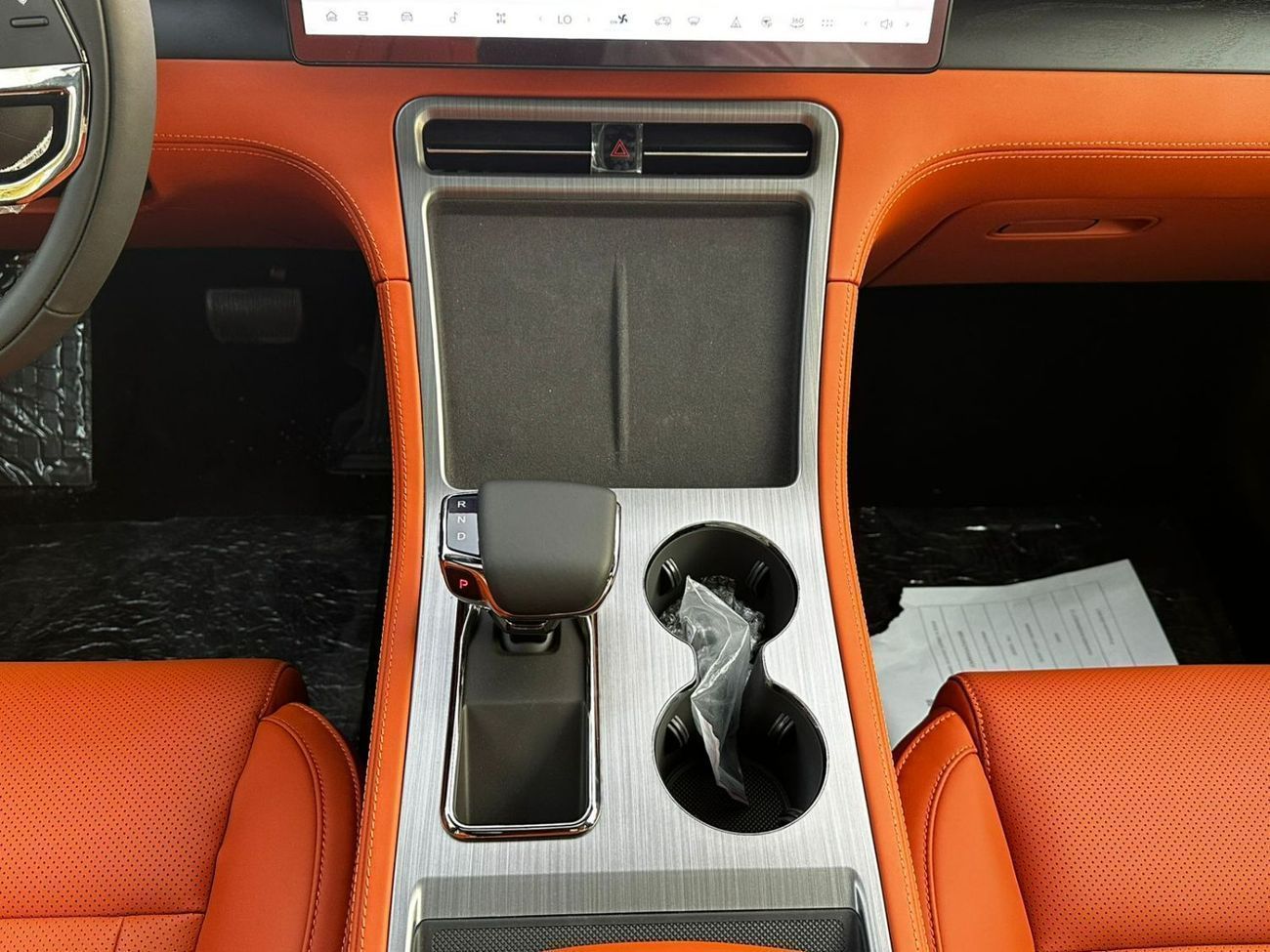 روكس 01 VIP ROX 01 7 SEATS HYBRID White/Orange | Long range 2026