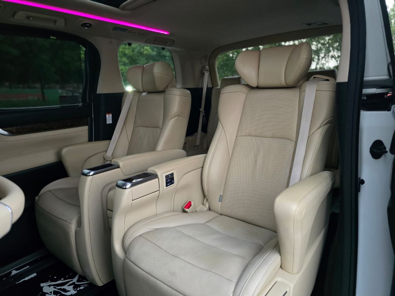 Toyota Alphard LIMITED 2019 Toyota Alphard V6 // Perfect condition // Single owner // Full option