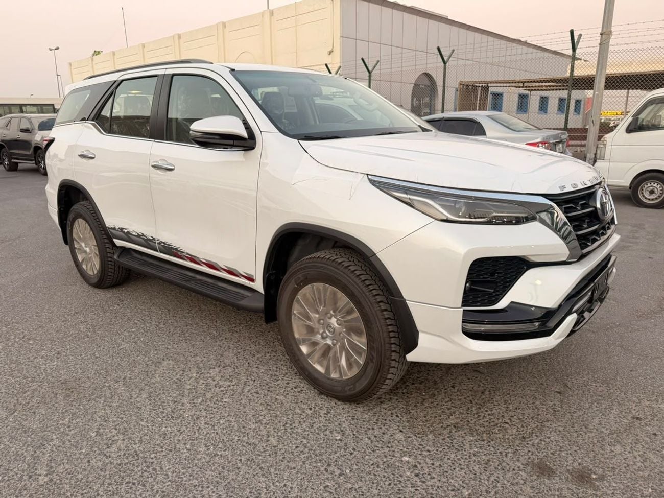 Toyota Fortuner SR5 2026 TOYOTA FORTUNER VX 4.0L V6 PETROL