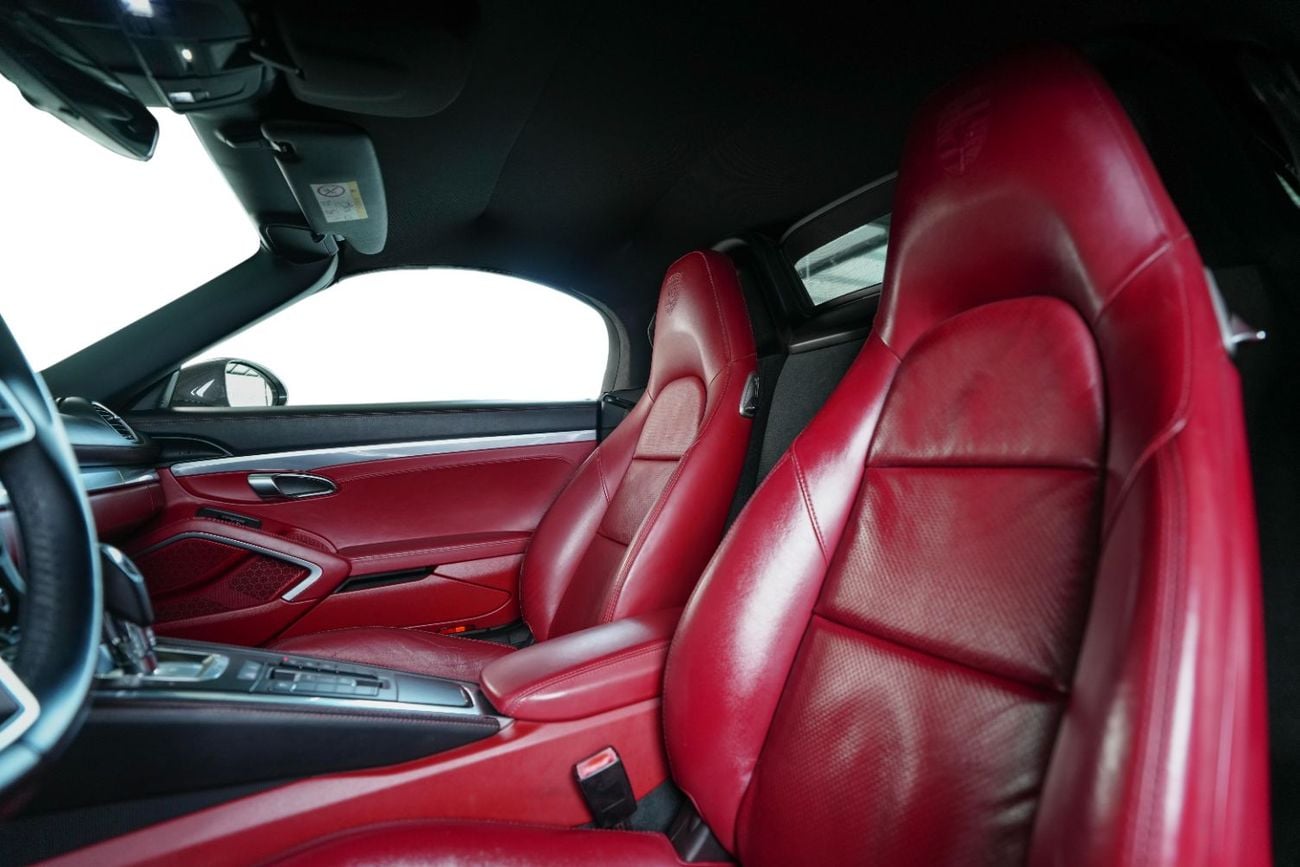 Porsche 718 Boxster S GCC-Low Mileage-Excellent Condition-High Specification Edition
