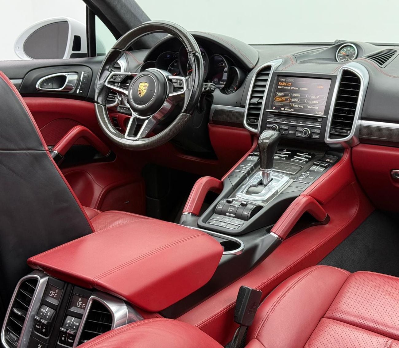 Porsche Cayenne GTS 3.6L 2016 Porsche Cayenne, Carbon Fiber Interior, Fully Loaded, Excellent Condition, GCC