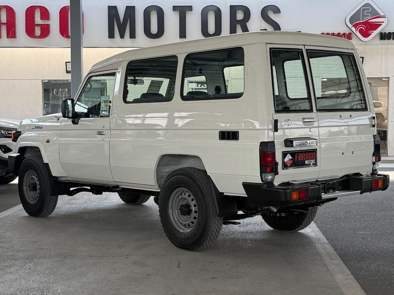 تويوتا لاند كروزر 70 LC 78 HARDTOP 2.8L AT **EXPORT ONLY**التصدير فقط خارج الخليج***