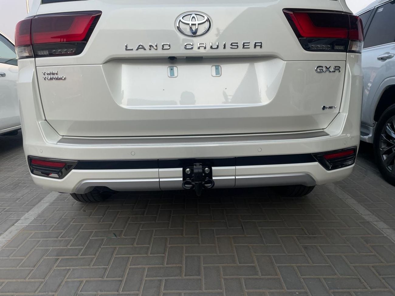 Toyota Land Cruiser GXR HYBRID