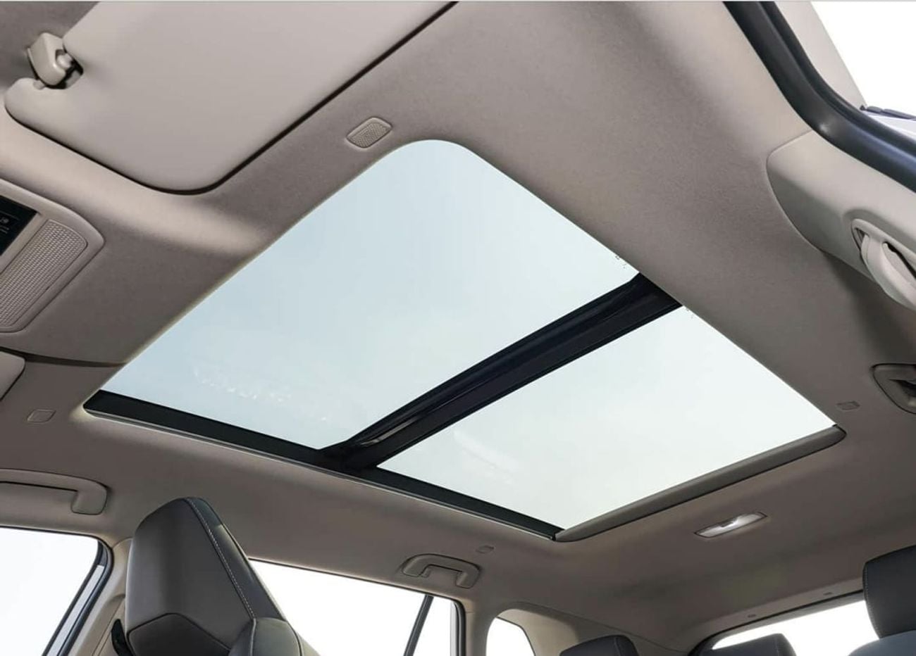تويوتا راف ٤ XLE HEV تويوتا RAV4 2026، محرك 2.5 لتر هجين، دفع رباعي، فئة فاخرة