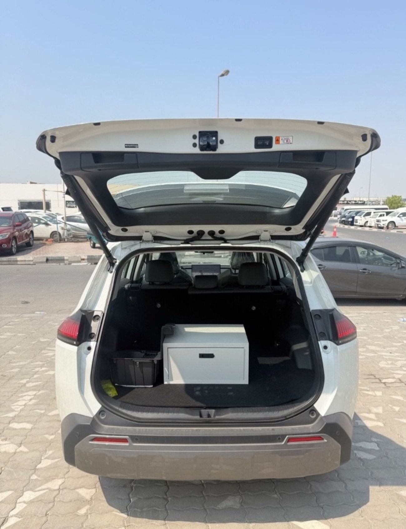 Toyota RAV4 VXR HEV 2026 Toyota RAV4 2.5L Hybrid AWD — Luxury | Chinese Spec *Ready Stock* Exterior Color: White • Pan