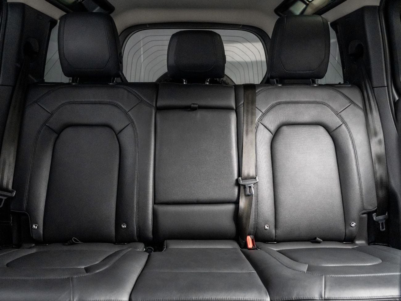 Land Rover Defender 110 SE P400 BUY NOW, PAY 2027 | THE BLACKLINE STANDARD | 2028 Al Tayer Warranty + S