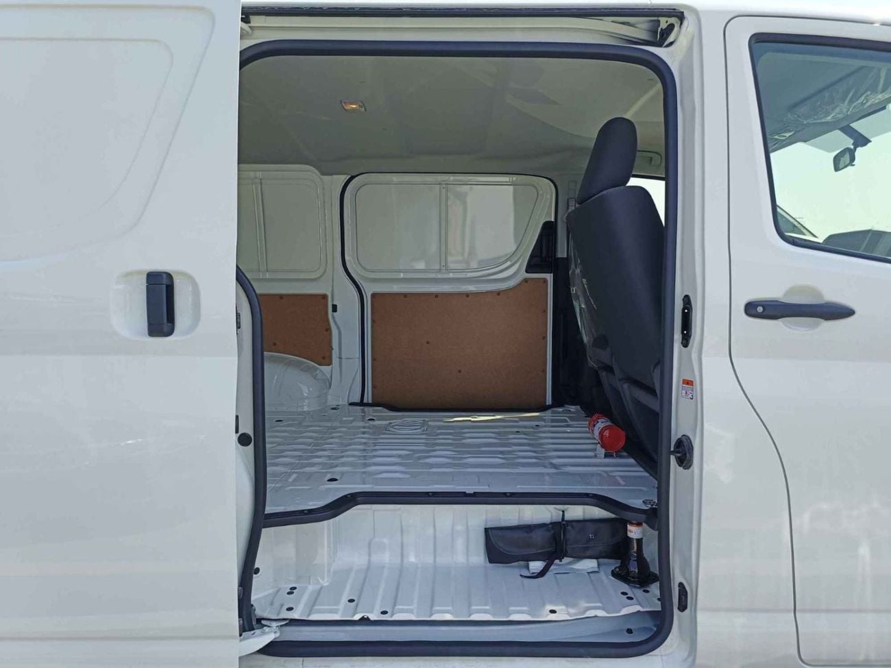 Toyota Hiace TOYOTA HIACE CARGO LOW ROOF || 3.5L PETROL A/T V6 (CODE # HCLRAE)