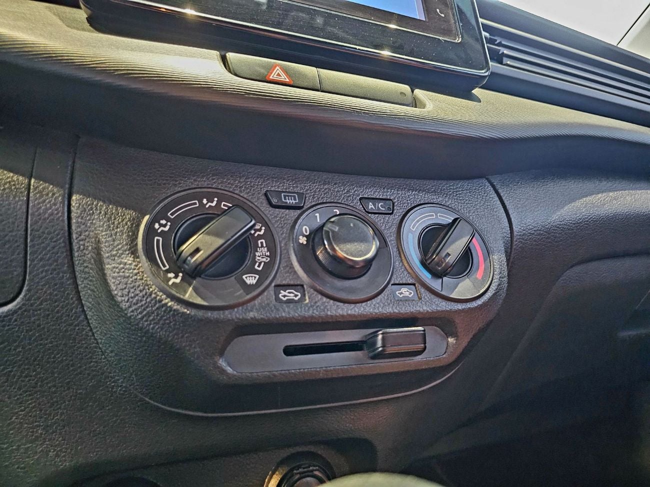 Suzuki Ertiga ERTIGA GLX / ORIGINAL PAINT / 7 SEATS / REAR CAMERA / LOW MILEAGE
