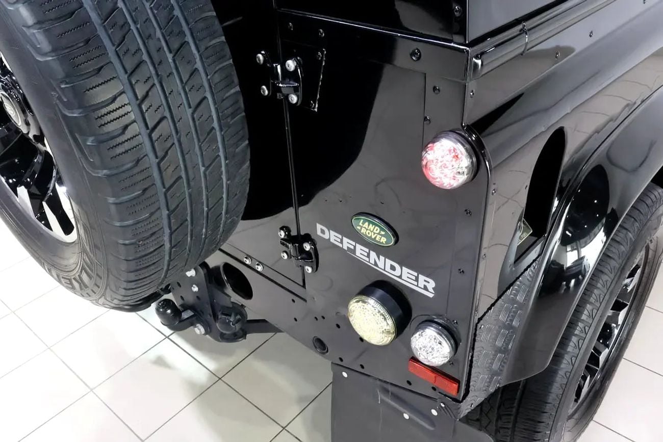 Land Rover Defender !! || GCC Specs || Manual || Super clean