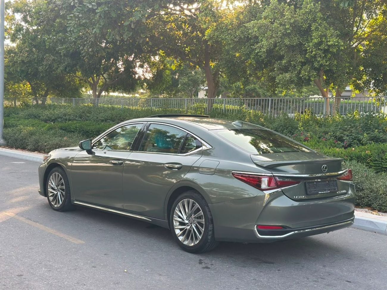 لكزس ES300h PLATINUM