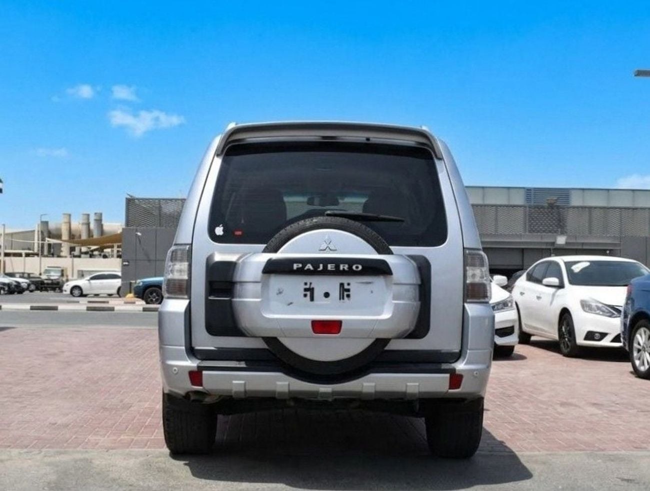 ميتسوبيشي باجيرو GLS MIDDLINE 5 -DOOR -3.5 - نظام الدفع الرباعى - SUV بترول - أوتوماتك - 3.5-6 V