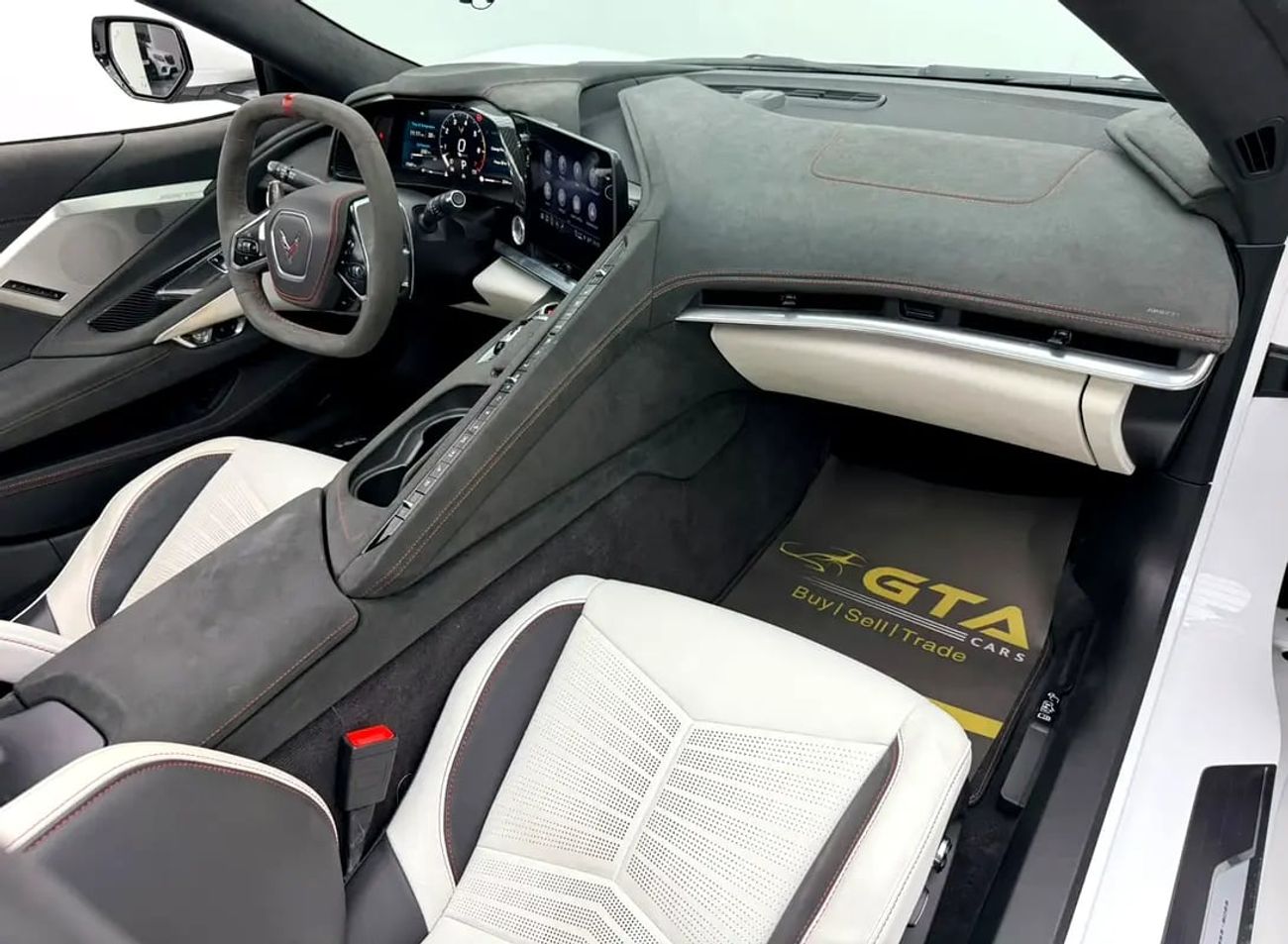 شيفروليه كورفت ستينجراي 3LT الذكرى السنوية 70 C8 3LT 70th Anniversary Edition, Warranty, Very Low Km, GCC