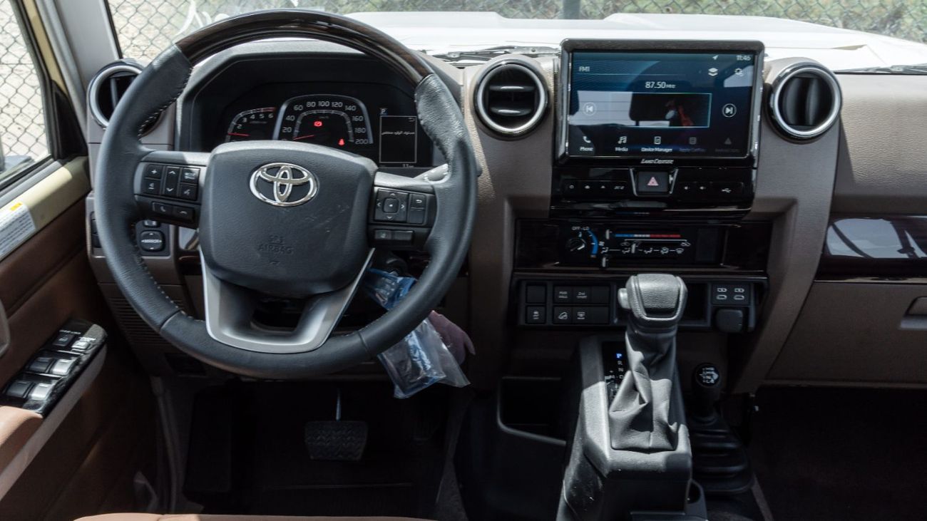 Toyota Land Cruiser 70 LC76 LX 2026 Toyota Land Cruiser LC76 2.8L AT Diesel Full Option (White)