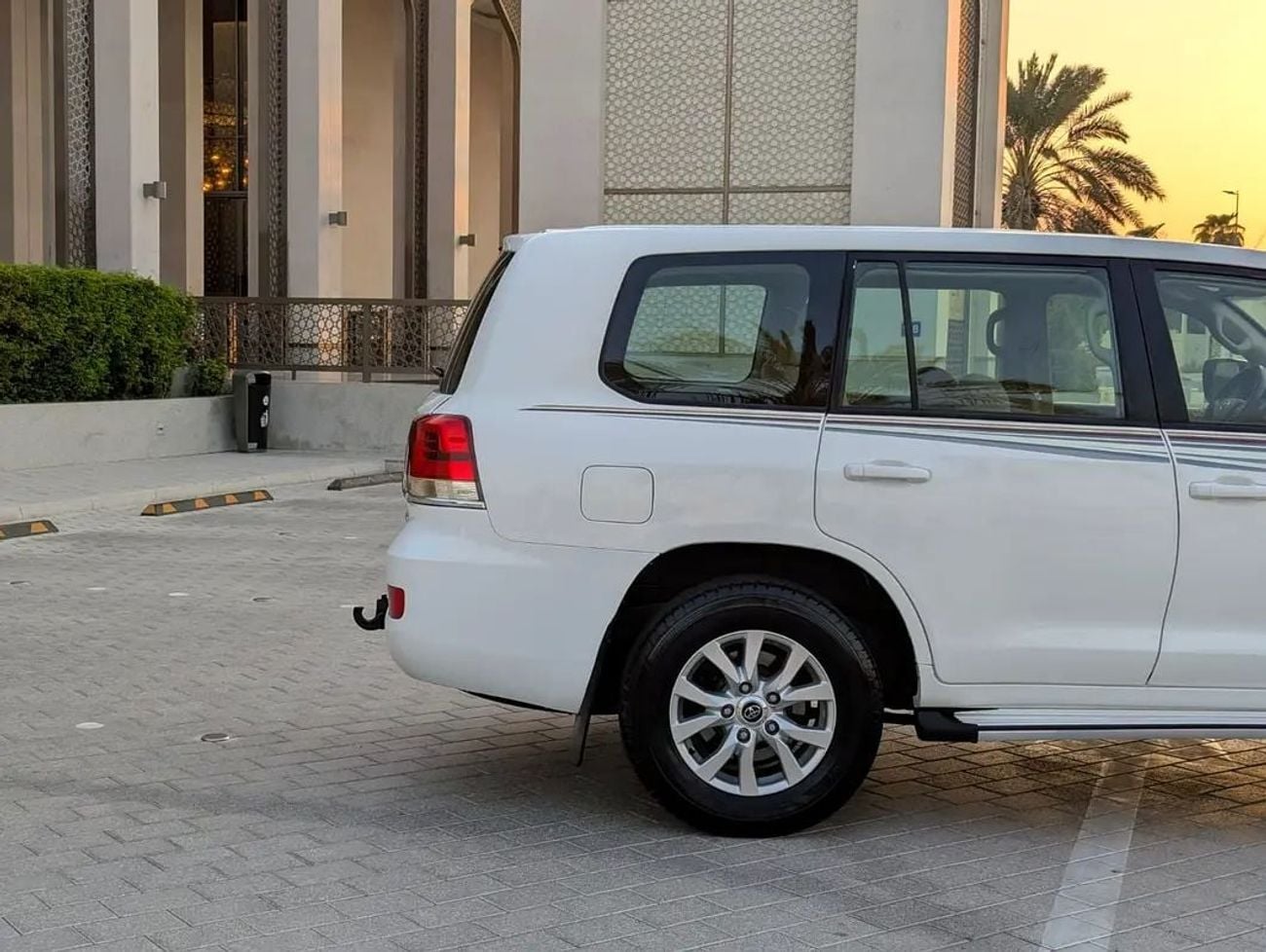 Toyota Land Cruiser GCC Specs | V6 4.0L Interior and Exterior Excellent Condition