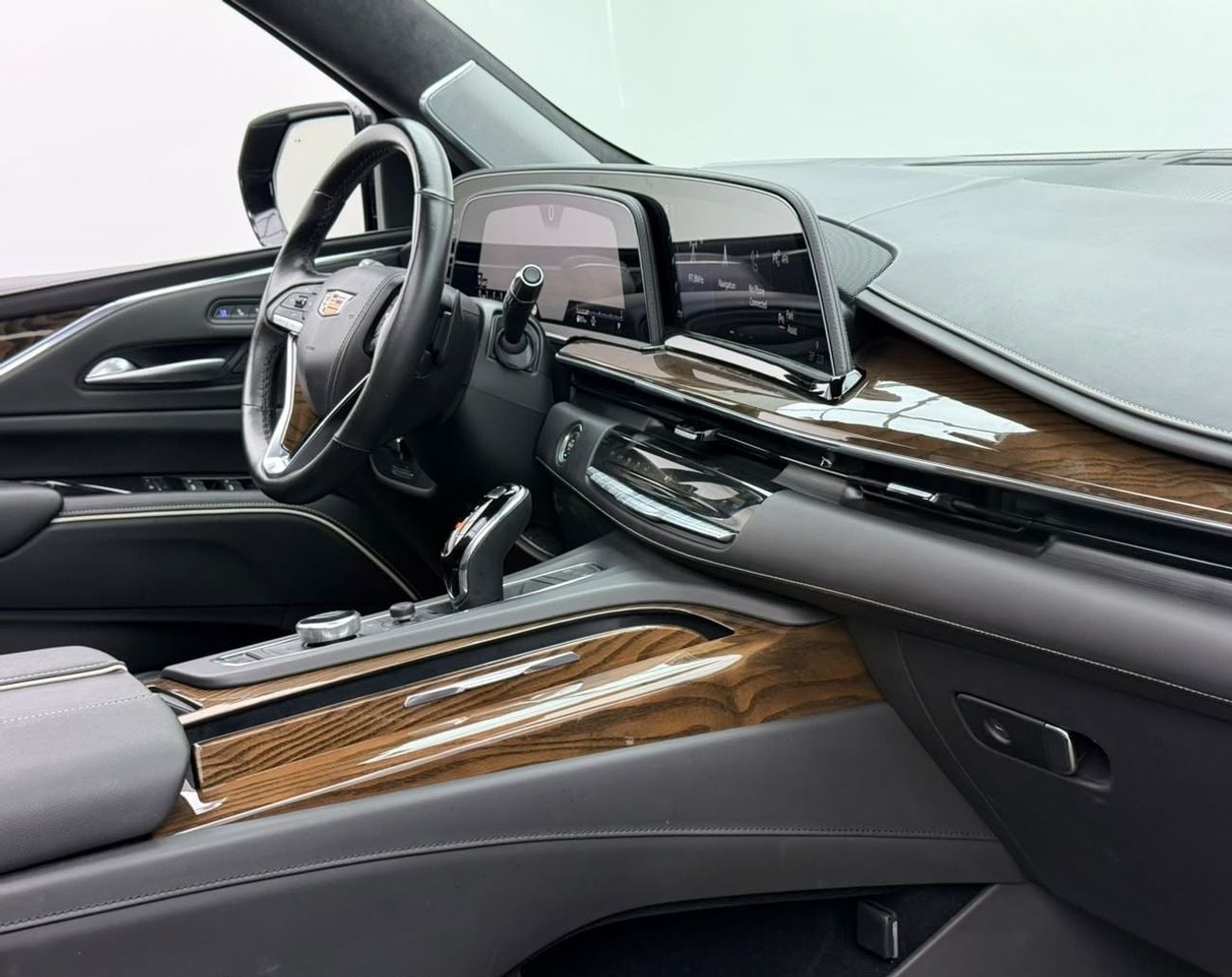 كاديلاك إسكالاد SPORT PLATINUM 2024 Cadillac Escalade Black Edition, 2028 Cadillac Warranty, Pilot Seats, GCC