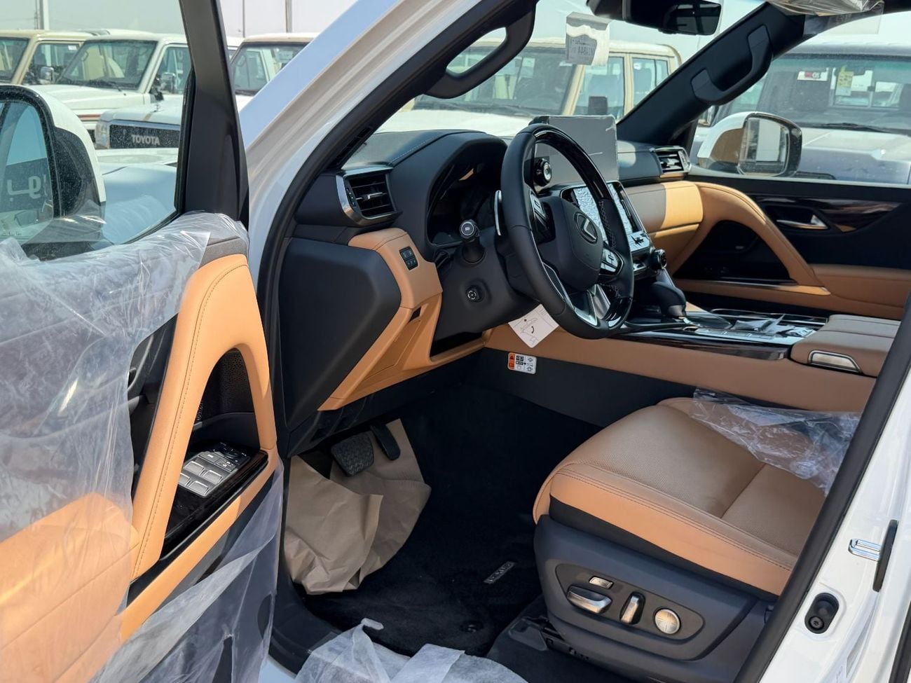 لكزس LX 700h SIGNATURE