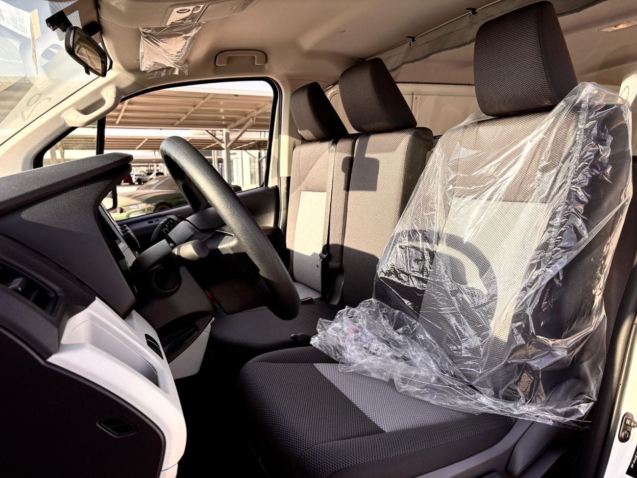 Toyota Hiace GL - STANDARD ROOF CARGO MANUAL TRANSMISSION