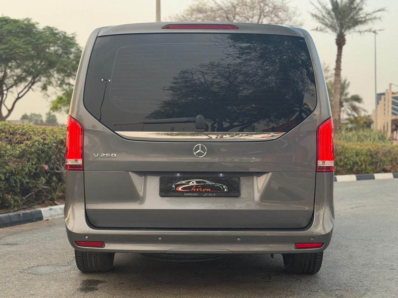 مرسيدس بنز V 250 AVANTGARDE/E MERCEDES BENZ V250 2023 GCC WITH SERVICE CONTRACT IN LOW MILEAGE FULL SERVICE HISTORY TWO KEYS