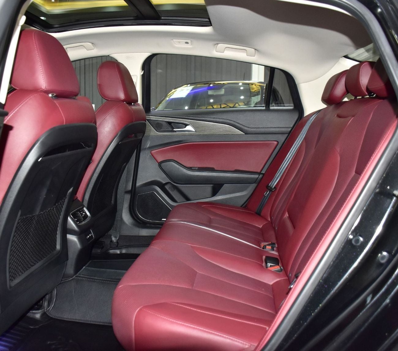 هونغشي H5 FLAGSHIP EXCELLENT DEAL for our Hongqi H5 (2022 Model) in Black Color GCC Specs