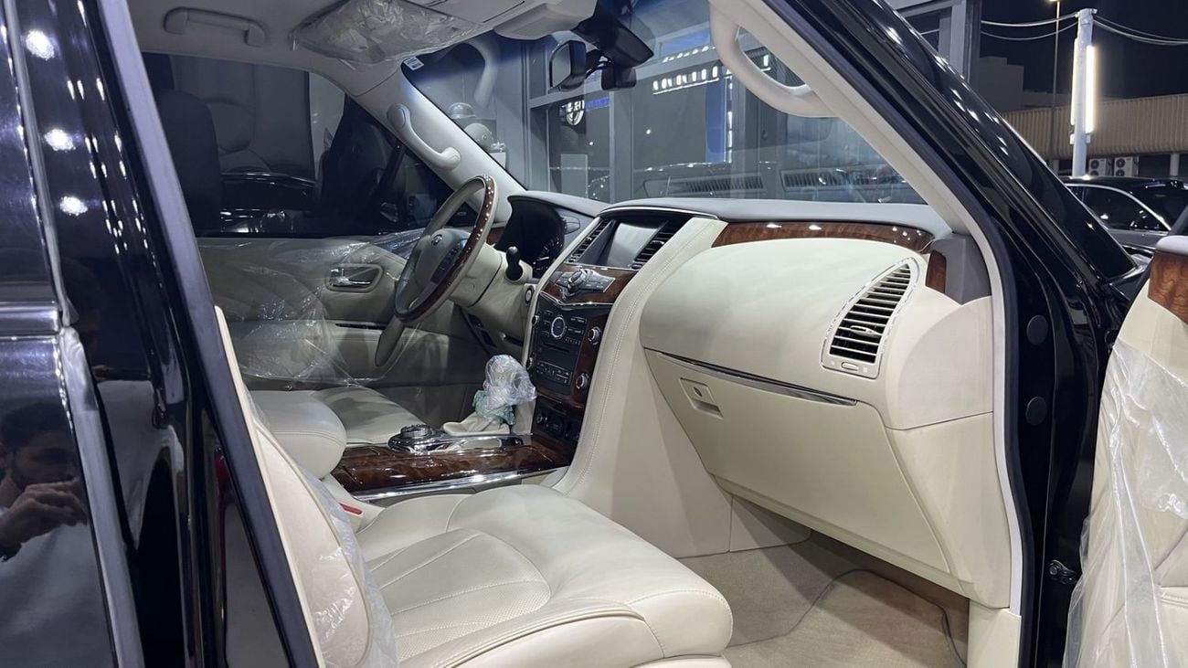 Infiniti QX80 LUXURY Infiniti QX80 2015 VERY LOW MILAGE GCC FULL DEALER SERVICE HISTORY
