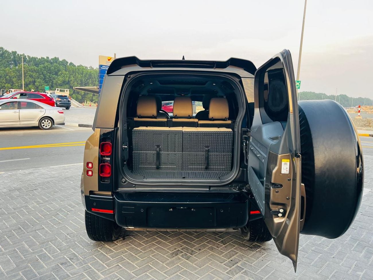 لاند روفر ديفندر 110 HSE P400