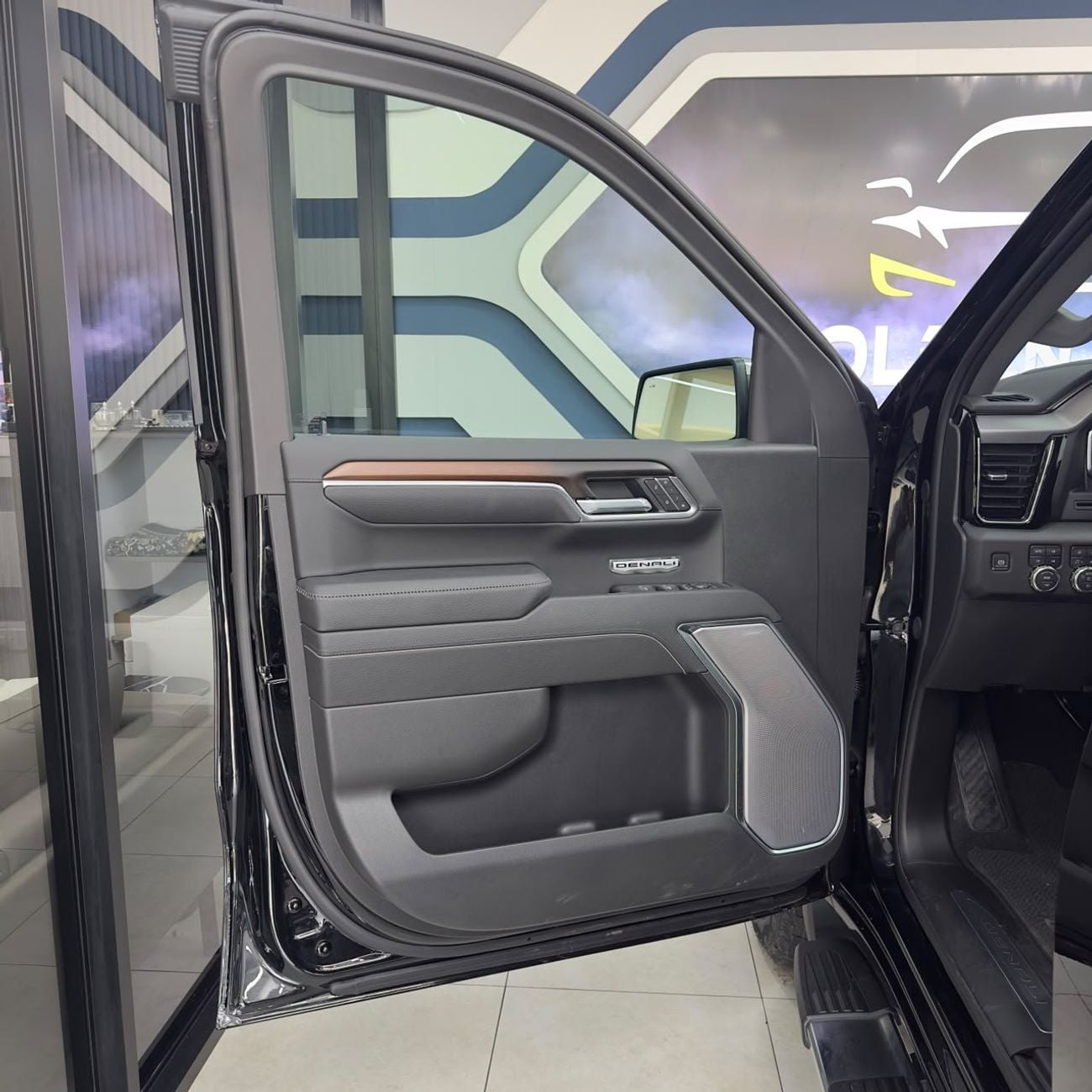 جي أم سي سييرا 1500 DENALI ULTIMATE جي إم سي سييرا دينالي