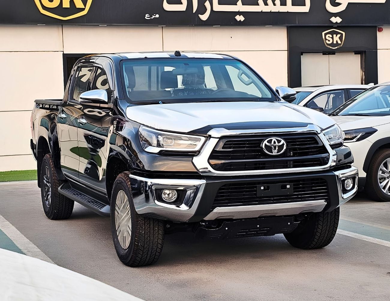Toyota Hilux TOYOTA HILUX SR5 WIDE BODY || 2.7L PETROL V4 M/T 4WD | BLIND SPOT | WINDOW VISOR | REAR CAMERA | AUT