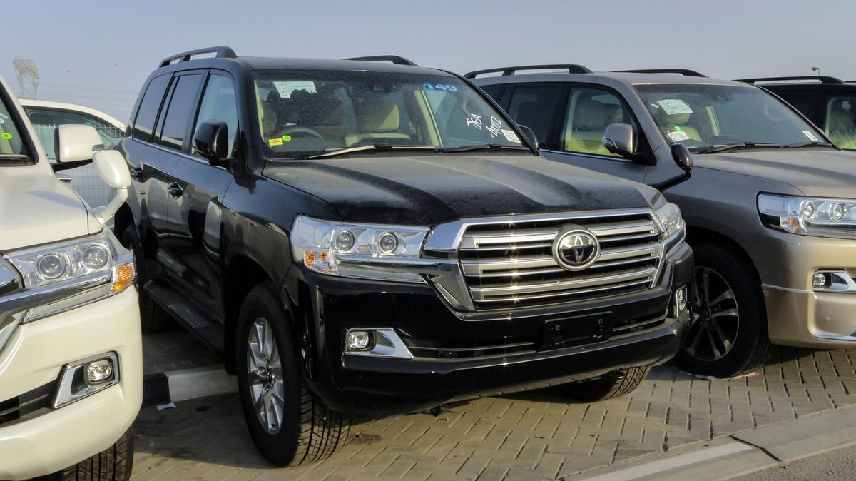 Toyota Land Cruiser V8 for sale. Black, 2016