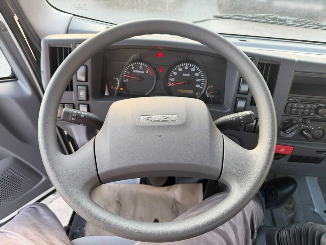 Isuzu NPR STANDARD