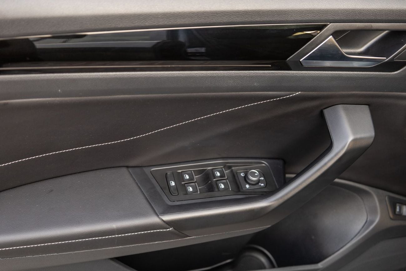 Volkswagen T-ROC R-LINE Volkswagen T-Roc R-Line 2024 GCC | Agency Warranty | Service Contract