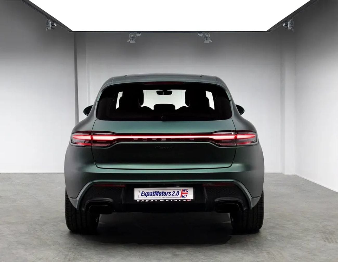 Porsche Macan STANDARD AWD 2.0L • Full Service History • GCC Spec