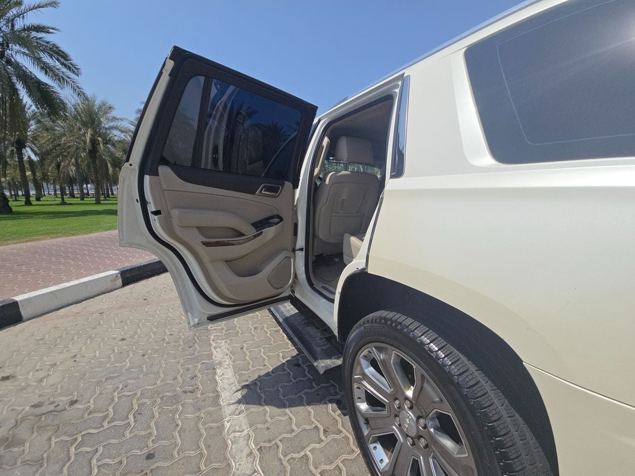 GMC Yukon DENALI PWR STEPS
