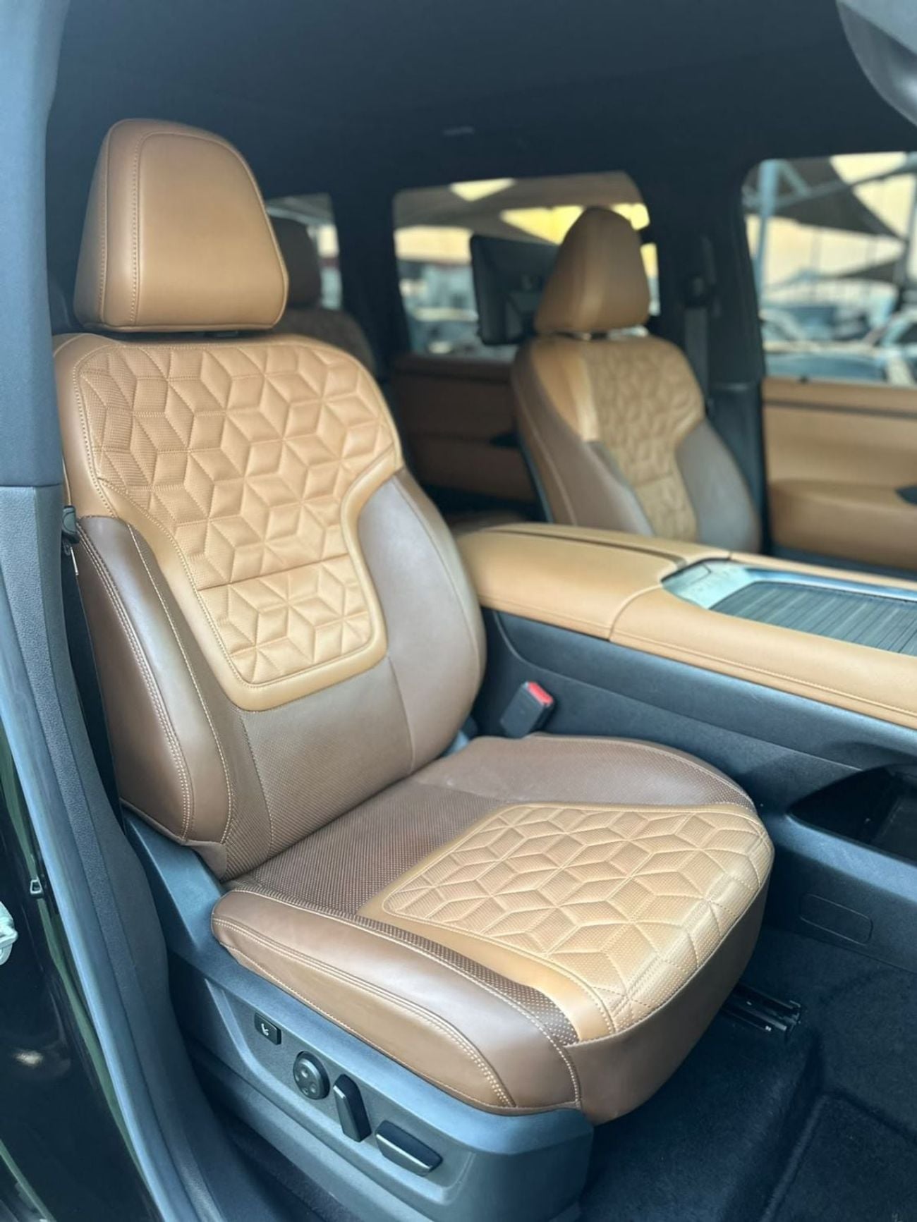 Nissan Patrol LE PLATINUM CITY NISSAN PATROL PLATINUM T2 GCC 2025 FULL OPTION ORIGINAL PAINT UNDER WARRANTY