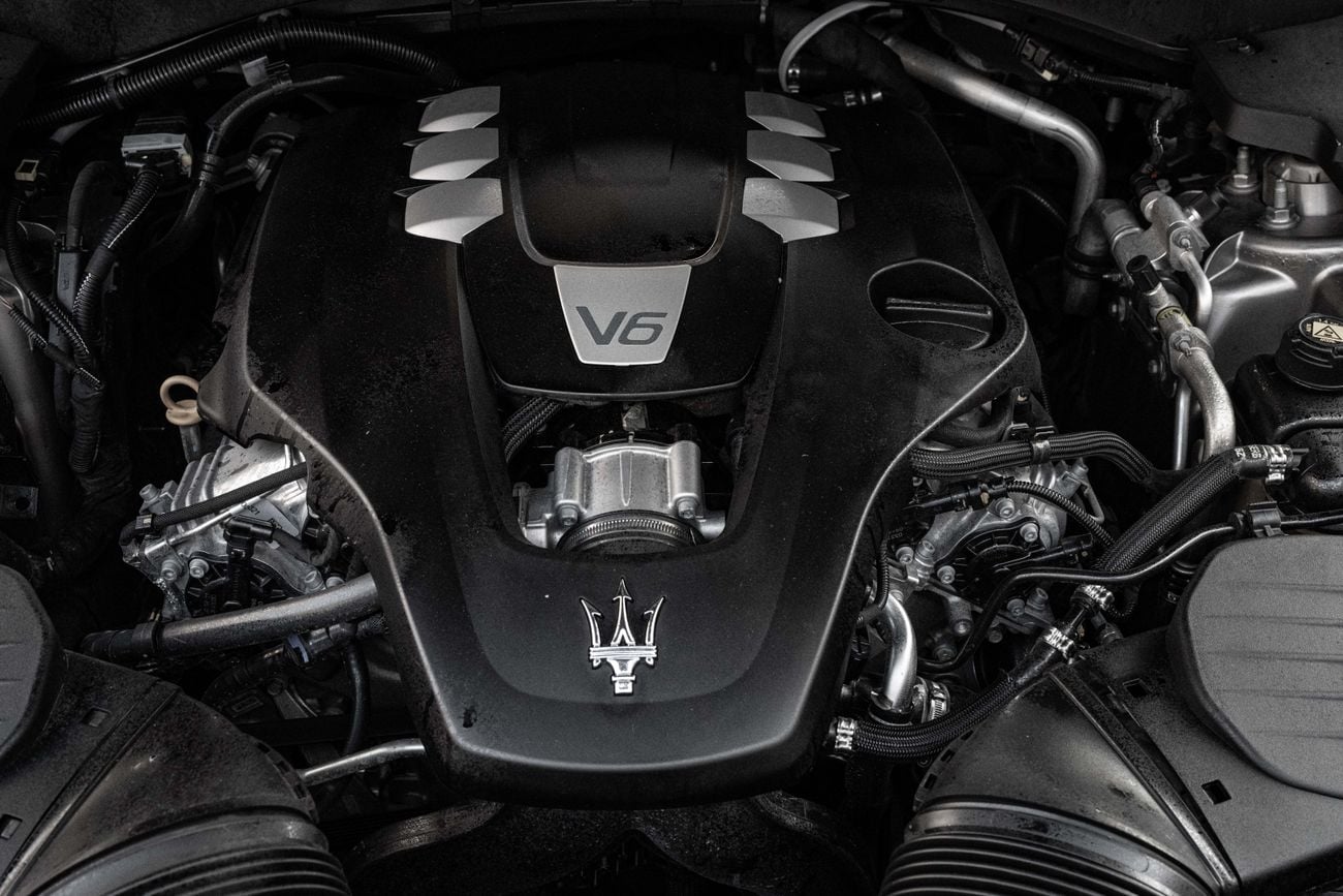 مازيراتي ليفونت STANDARD 2,448 P.M | 0% Downpayment | Maserati Levante Q4!