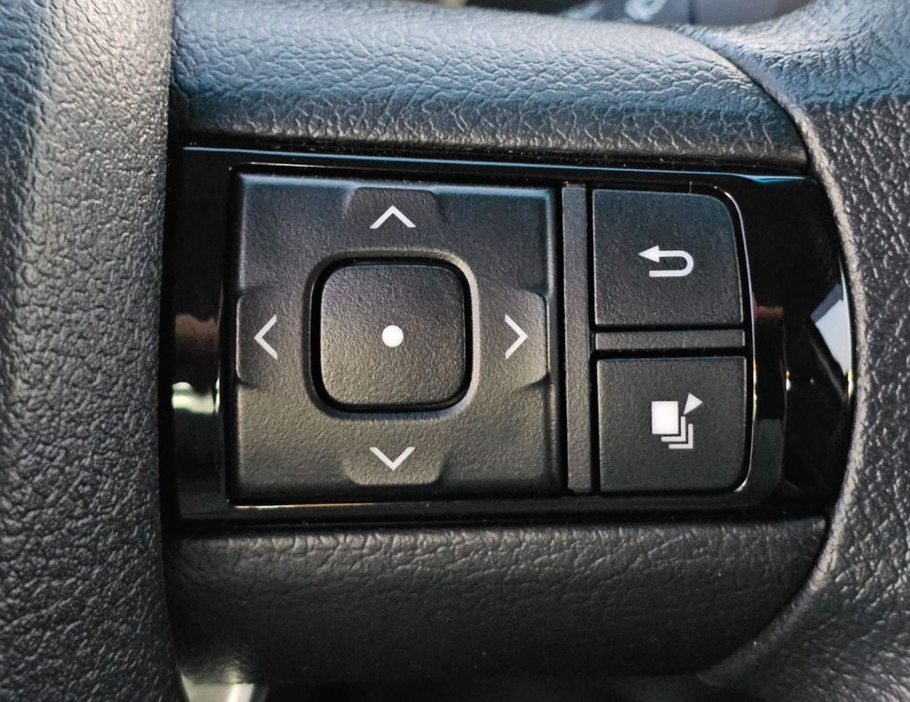 Toyota Hilux TOYOTA HILUX SR5 WIDE BODY || 2.7L PETROL V4 M/T 4WD | BLIND SPOT | WINDOW VISOR | REAR CAMERA | AUT